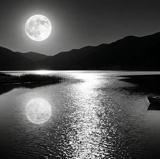 L'Empreinte de la Lune : Ce que la Science et la Psychologie nous Révèlent